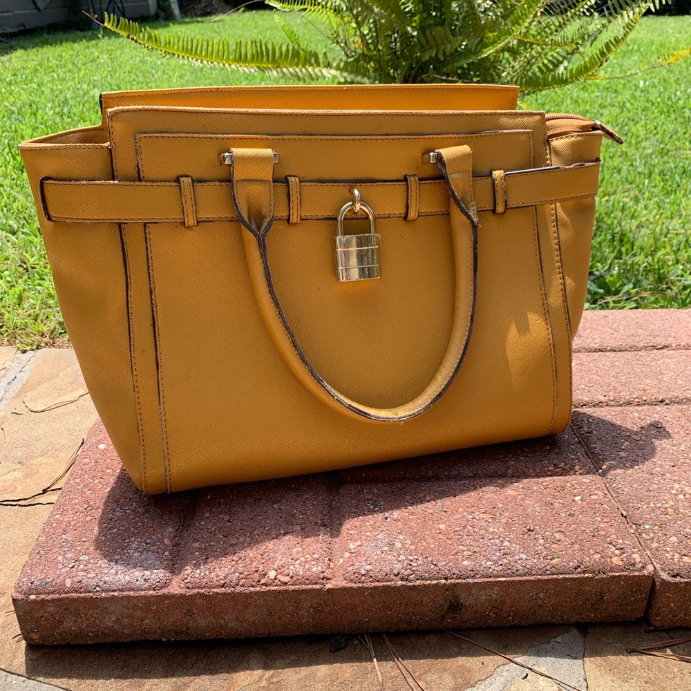 Mustard color purse like new handbag with shoulder strap, never used